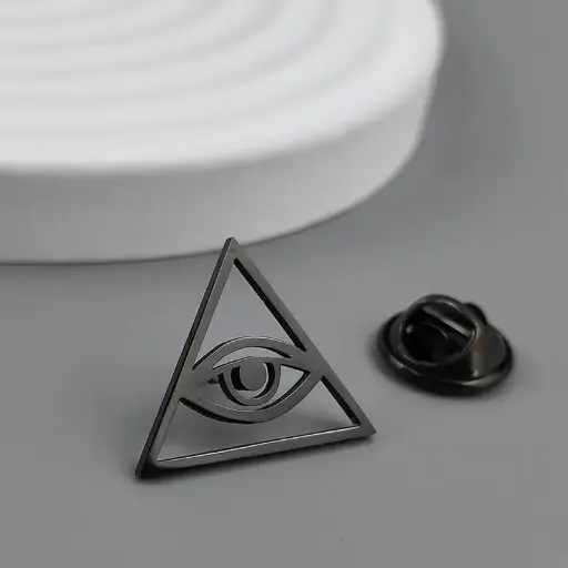Pin Ojo Triangular negro